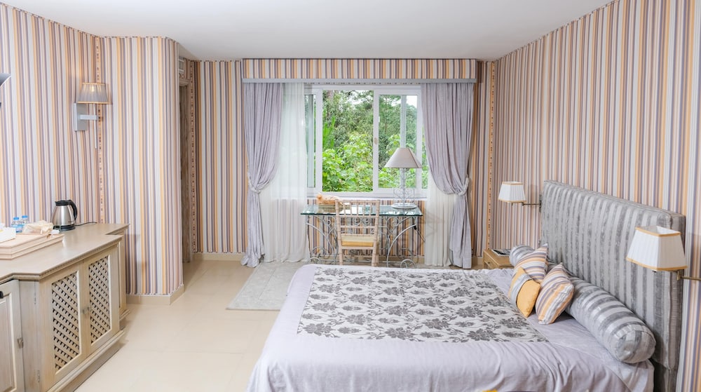 Suite, Garden View