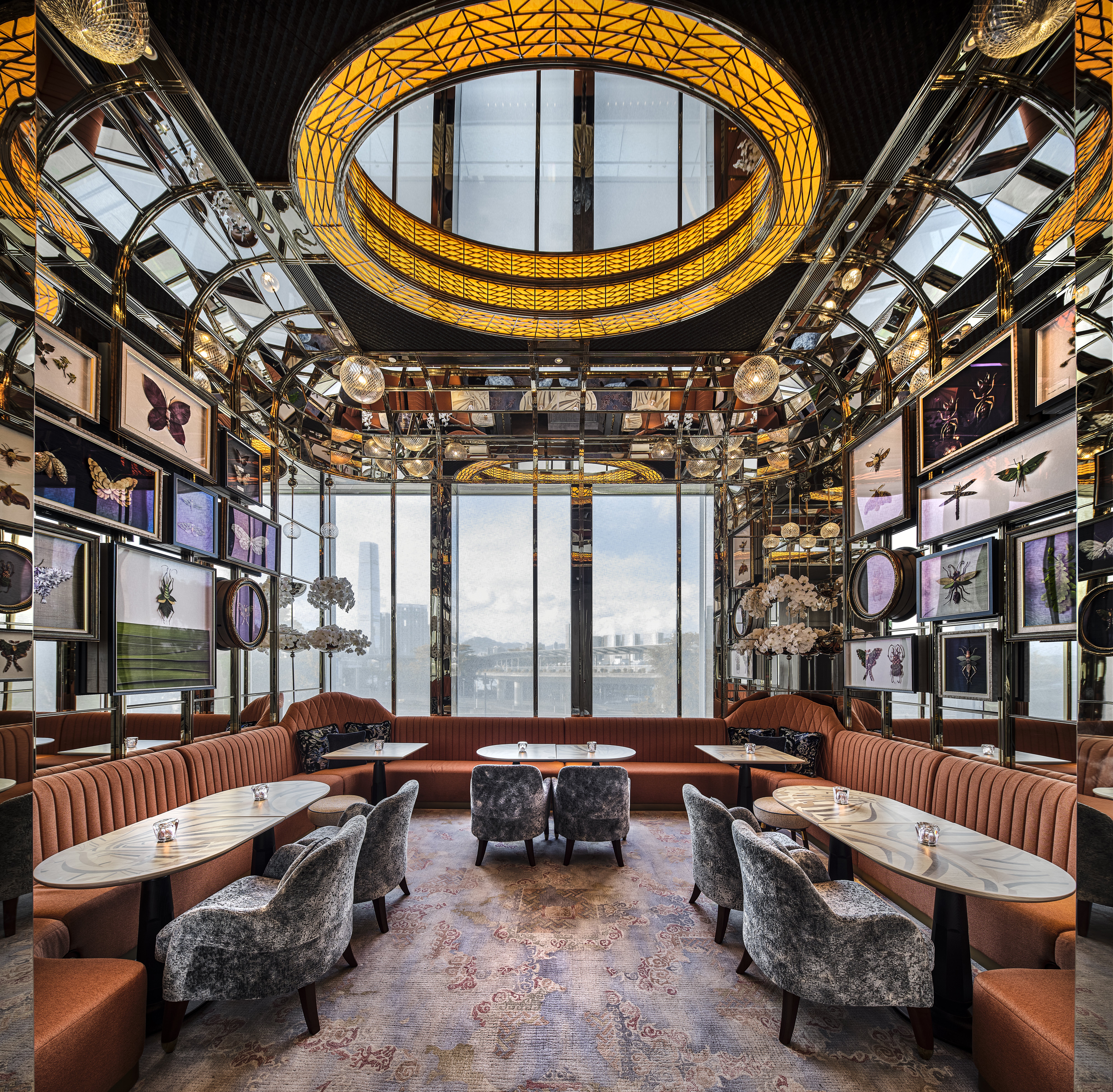 Four Seasons Hotel Hong Kong 56/76