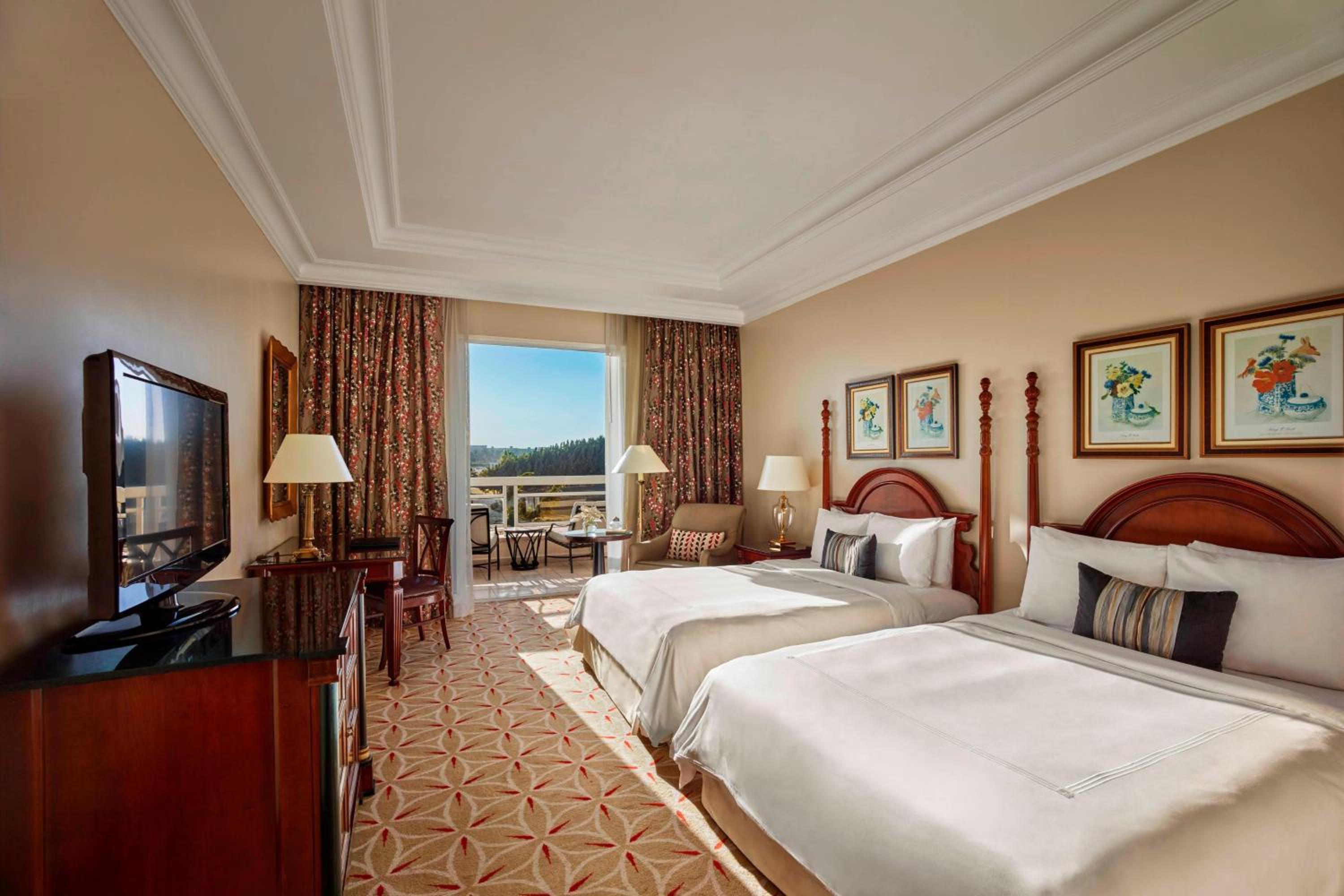 Guest Room, Deluxe, 2 Beds, Pool or Golf View