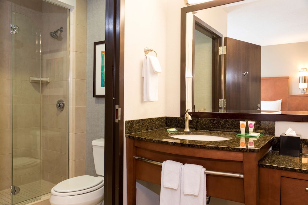 Hyatt Place Lexington 57/59