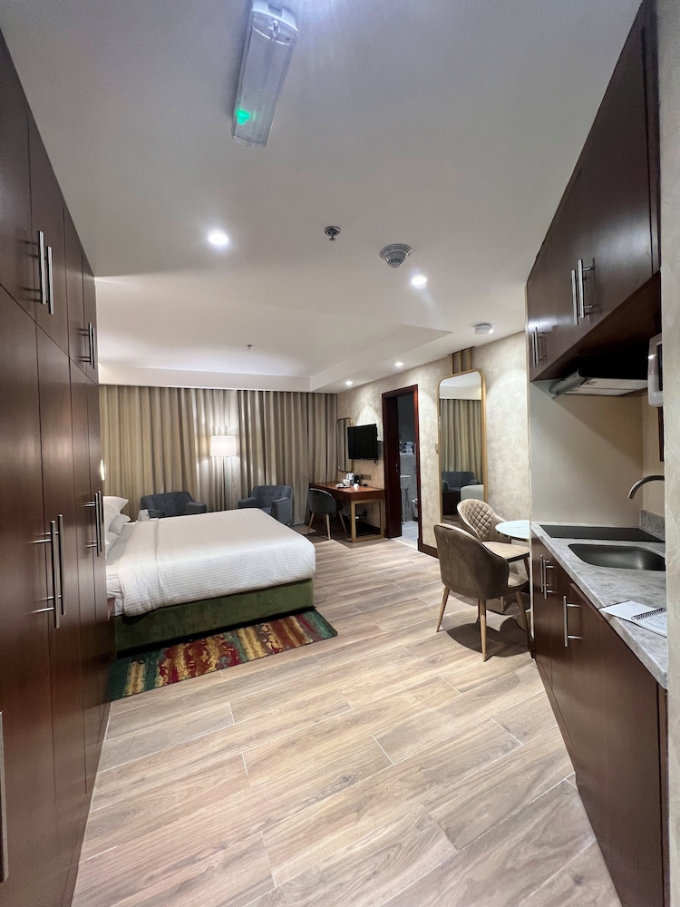 City Seasons Suites Dubai 10/60