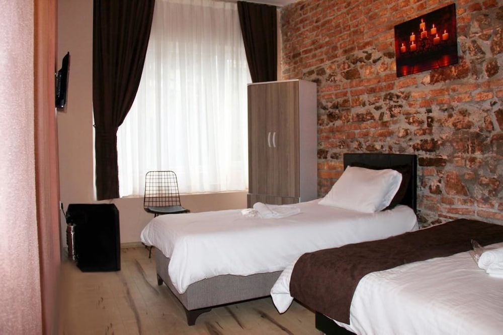 Aysa Hotel 8/58