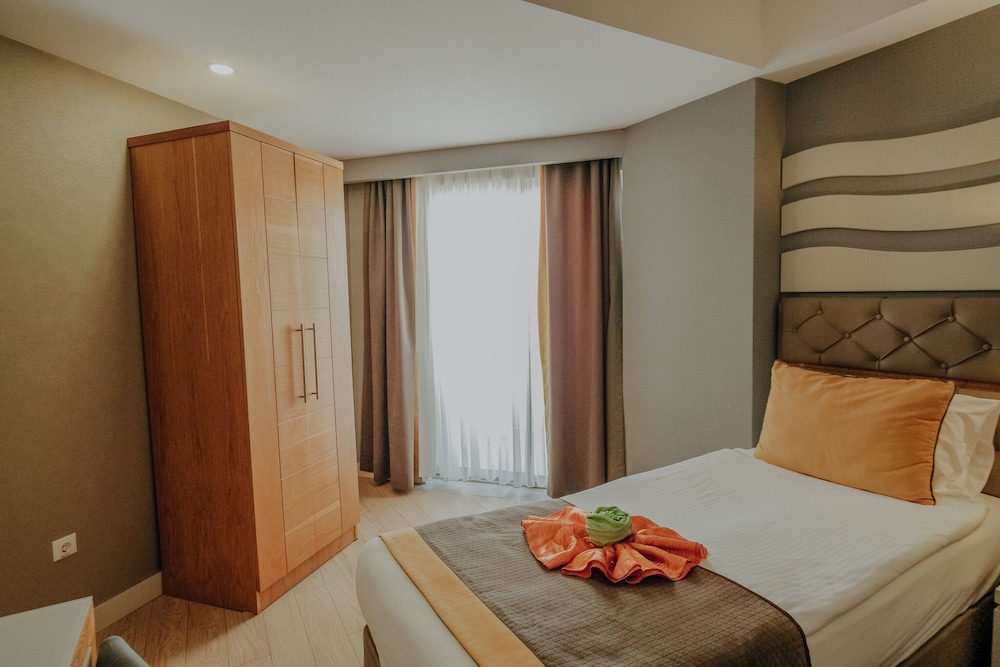 Saturn Palace Resort 10/50