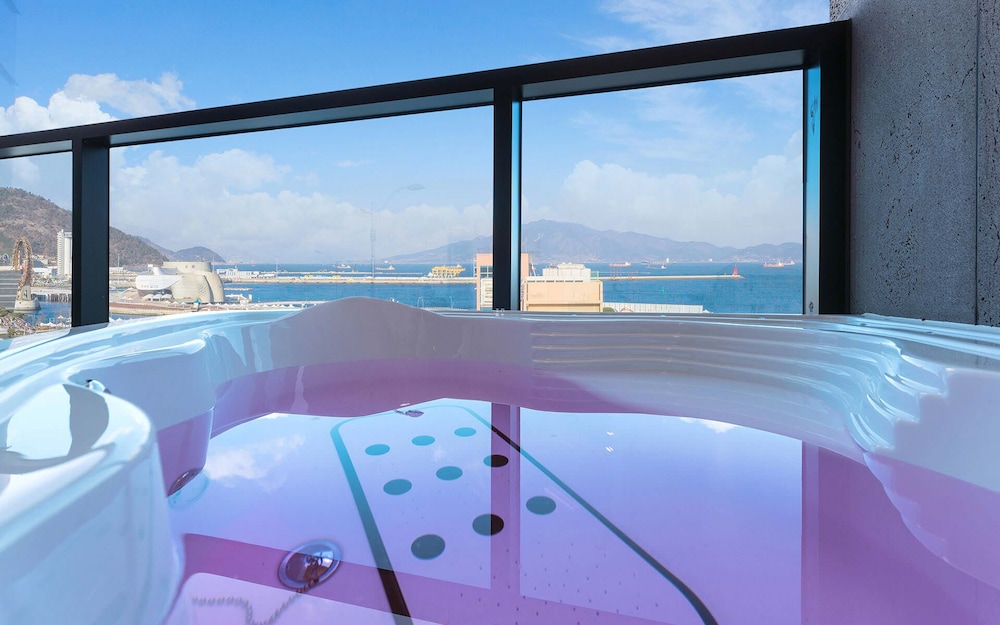 Yeosu Paradise Spa Pension 24/50