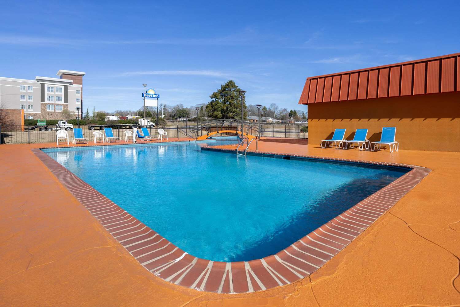 Days Inn by Wyndham Forsyth 18/21