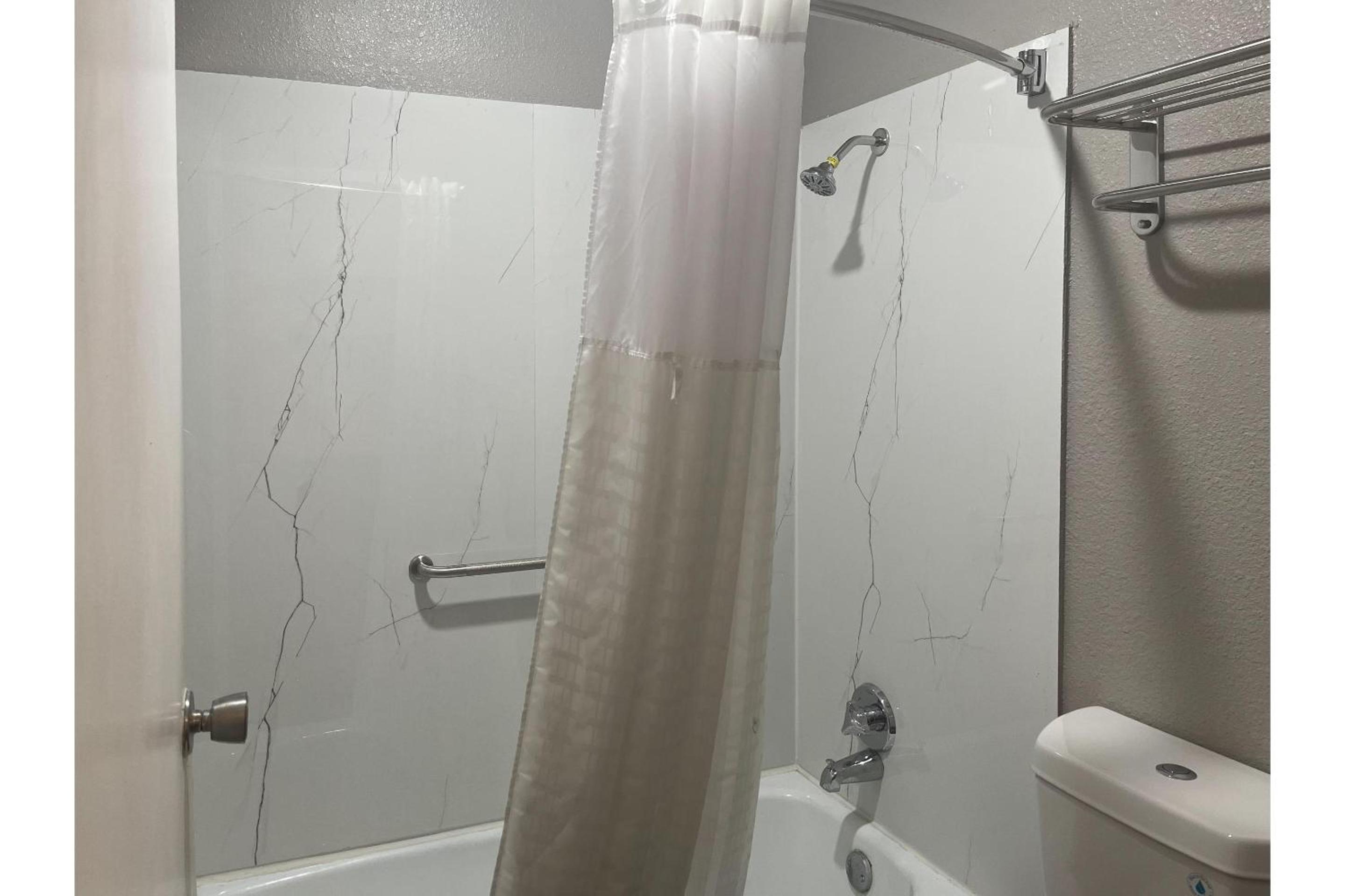 غرفة بسريرين كوين لذوي الإعاقة، Studio6 Lake Jackson, TX 3/3