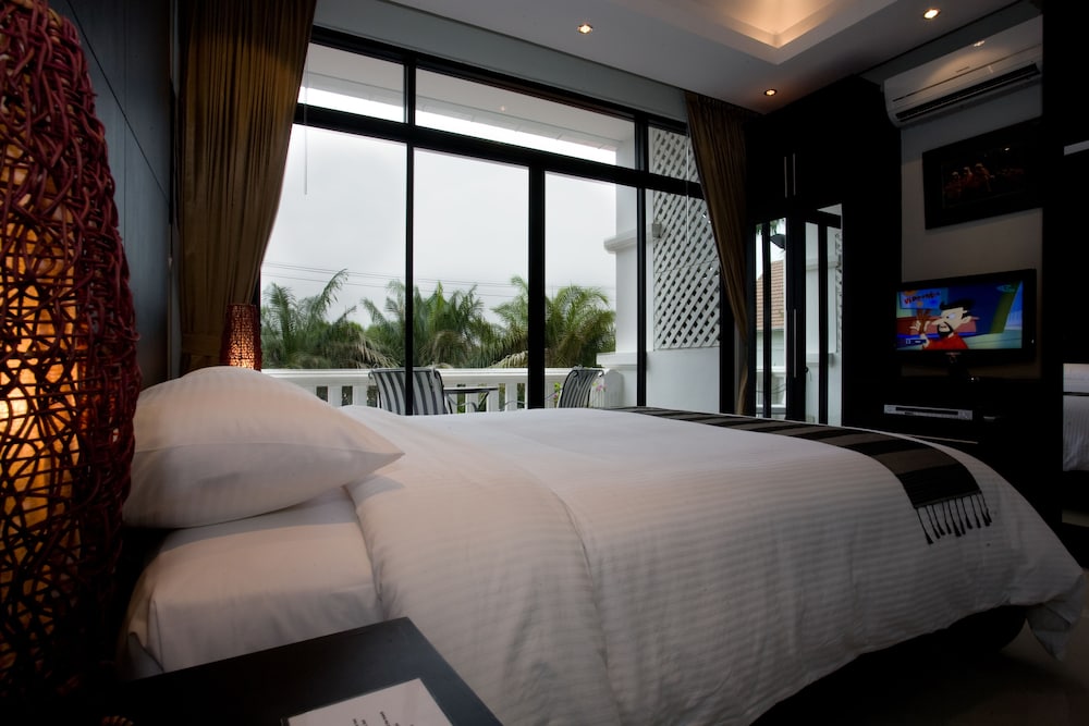 PALM GROVE RESORT 12/42