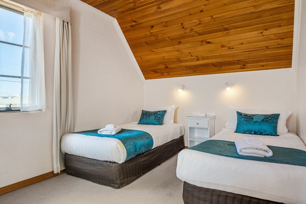 Swansea Cottages & Motel Suites 11/50