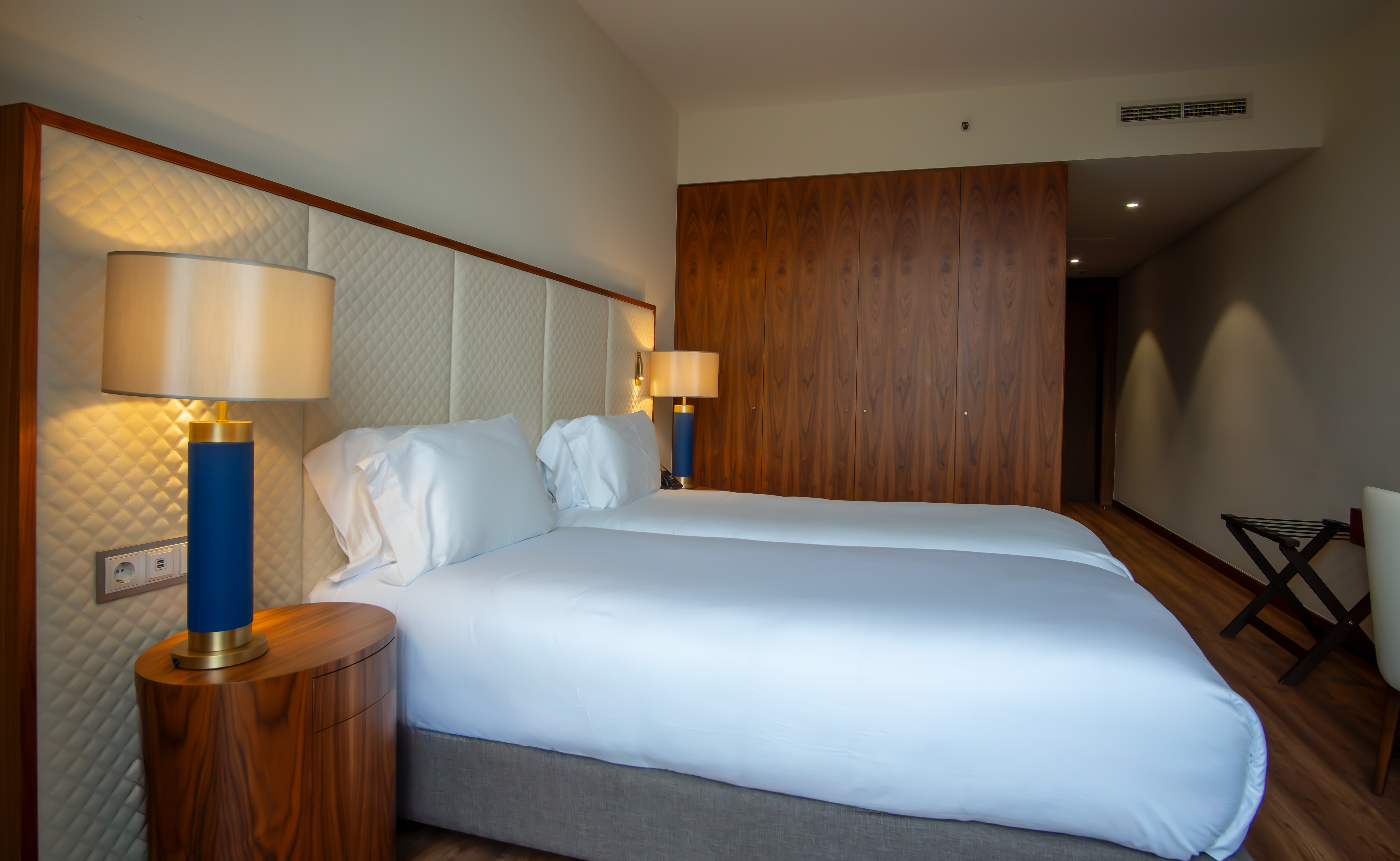 Deluxe, Twin Beds, French Balcony، Boeira Garden Hotel Porto Gaia, Curio Collection by Hilton 5/6
