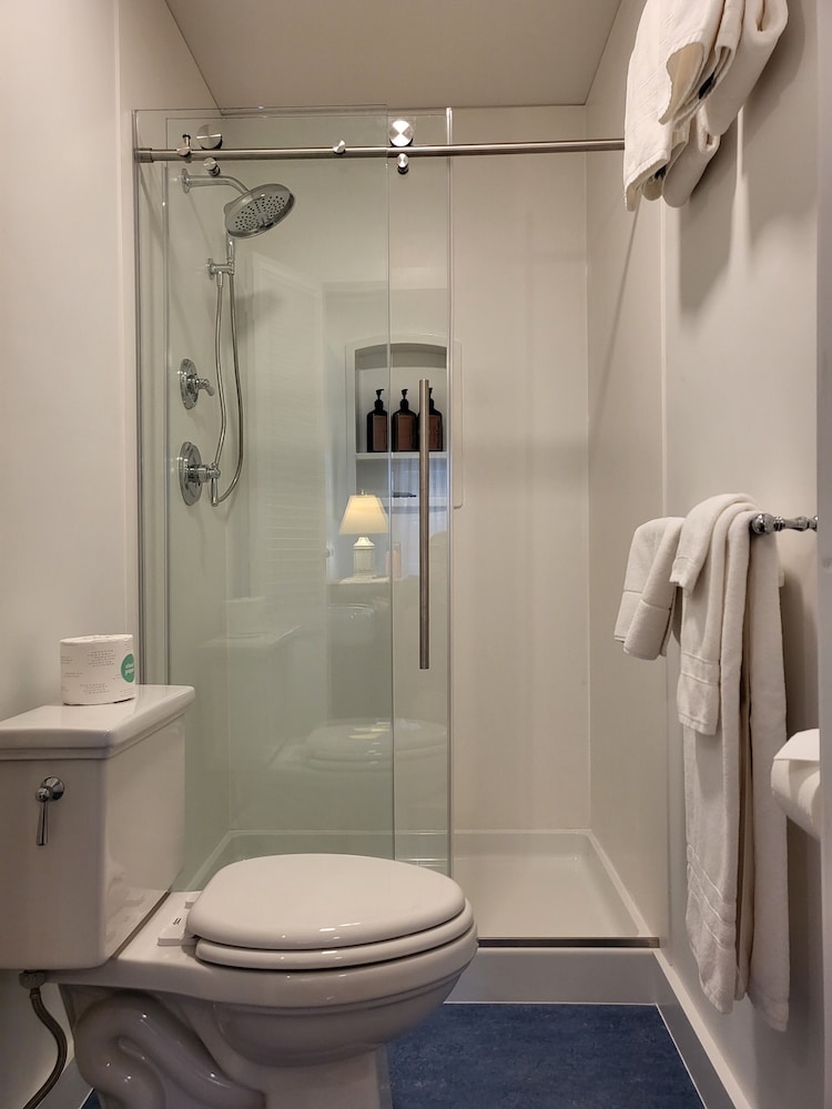 Harbourside Inn 47/50
