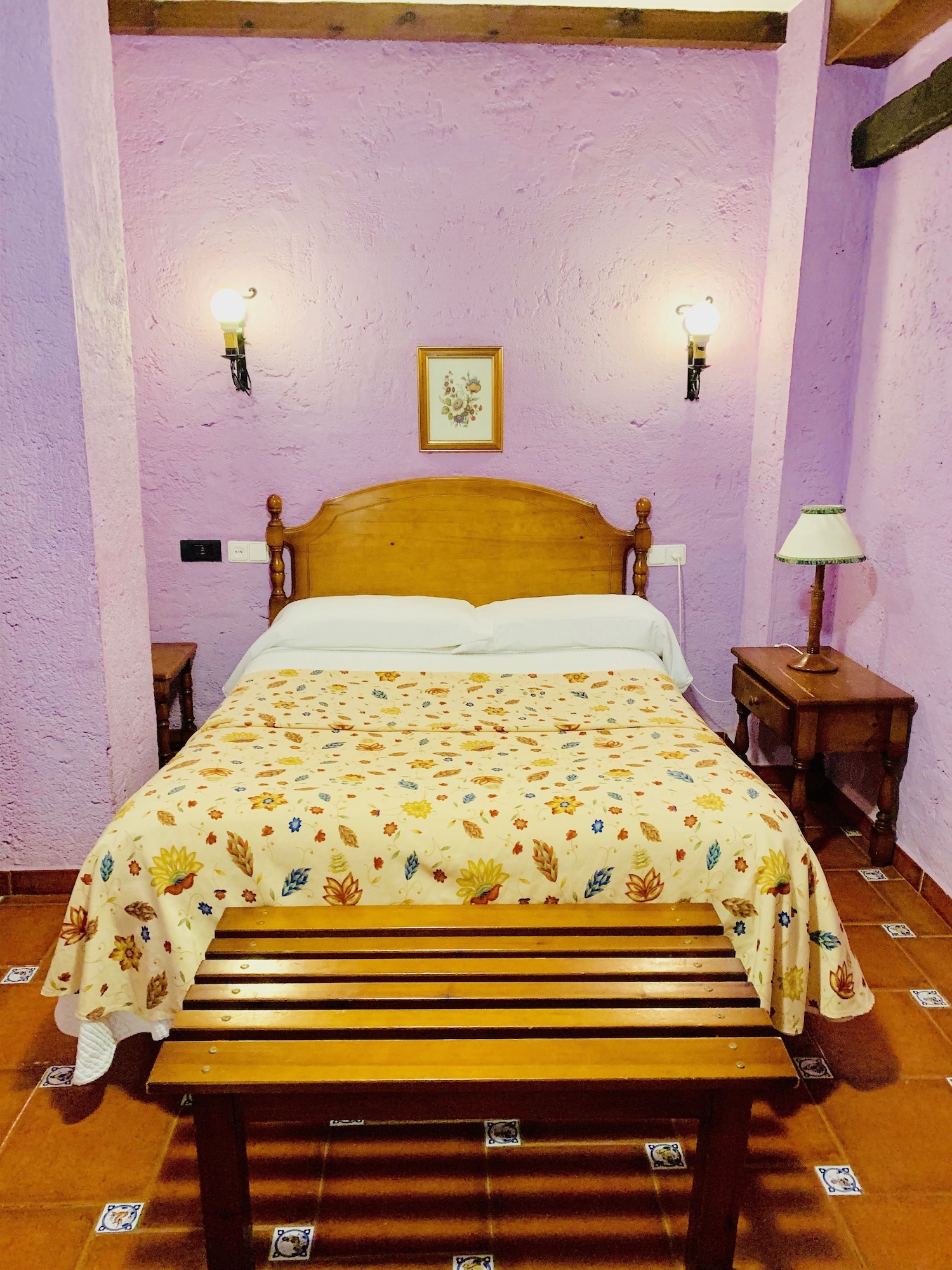 ROOM, SINGLE