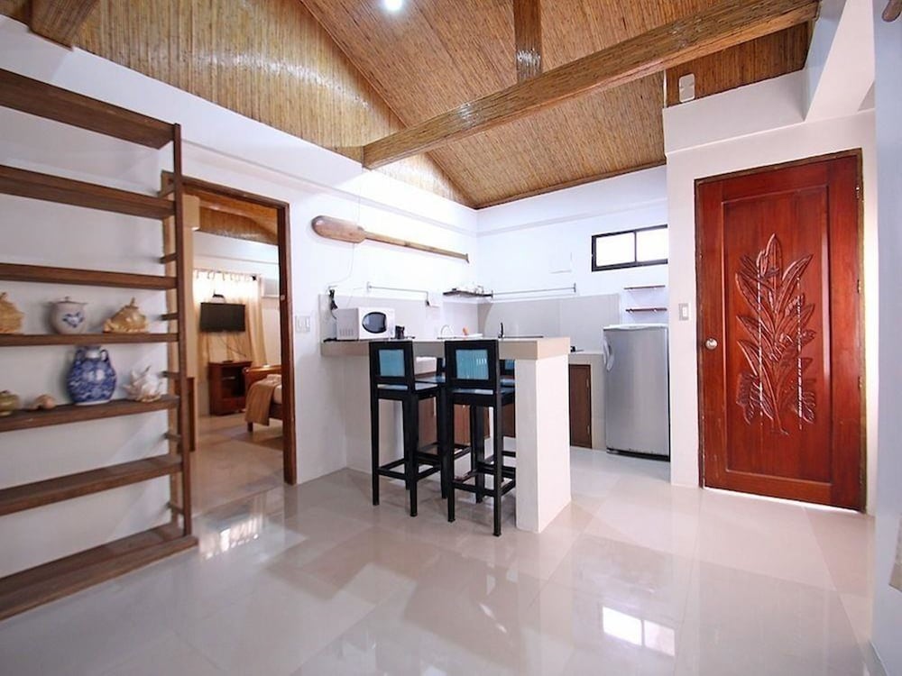 THE ROSE PIKE AT BORACAY 6/50