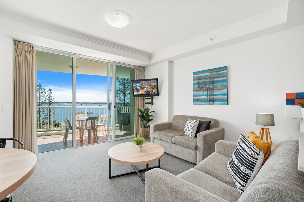 Crystal Bay On The Broadwater 55/79