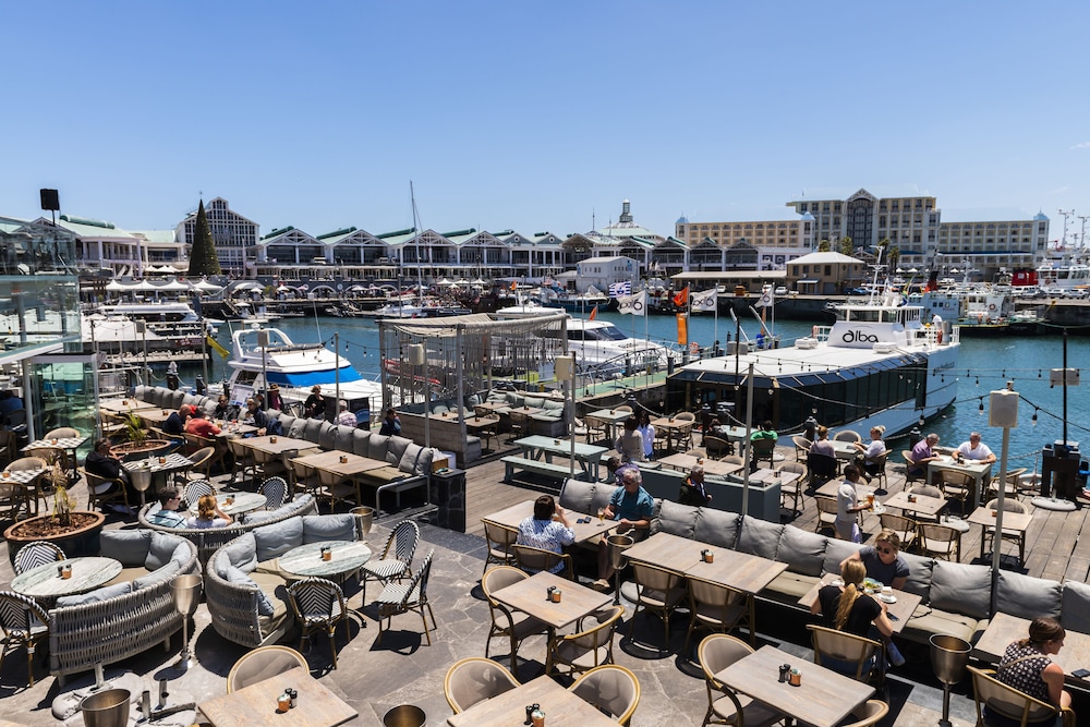 aha Harbour Bridge Hotel & Suites 60/65