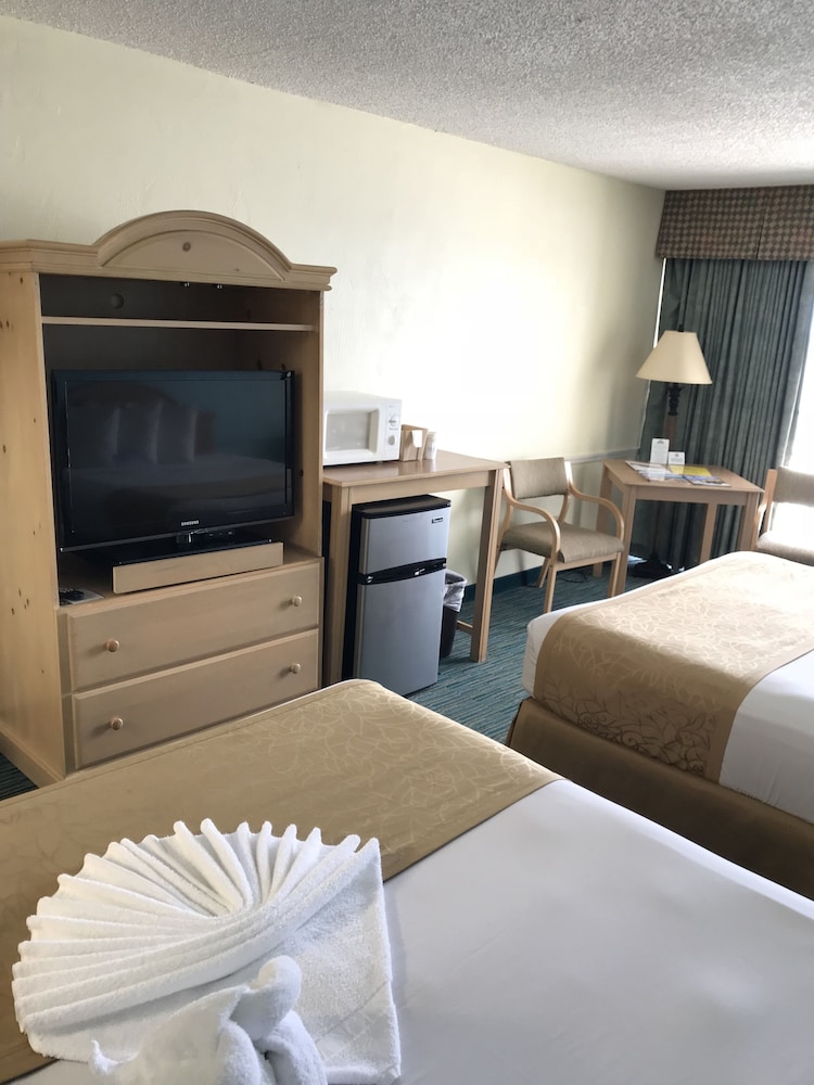 Days Inn by Wyndham Daytona Oceanfront 15/37