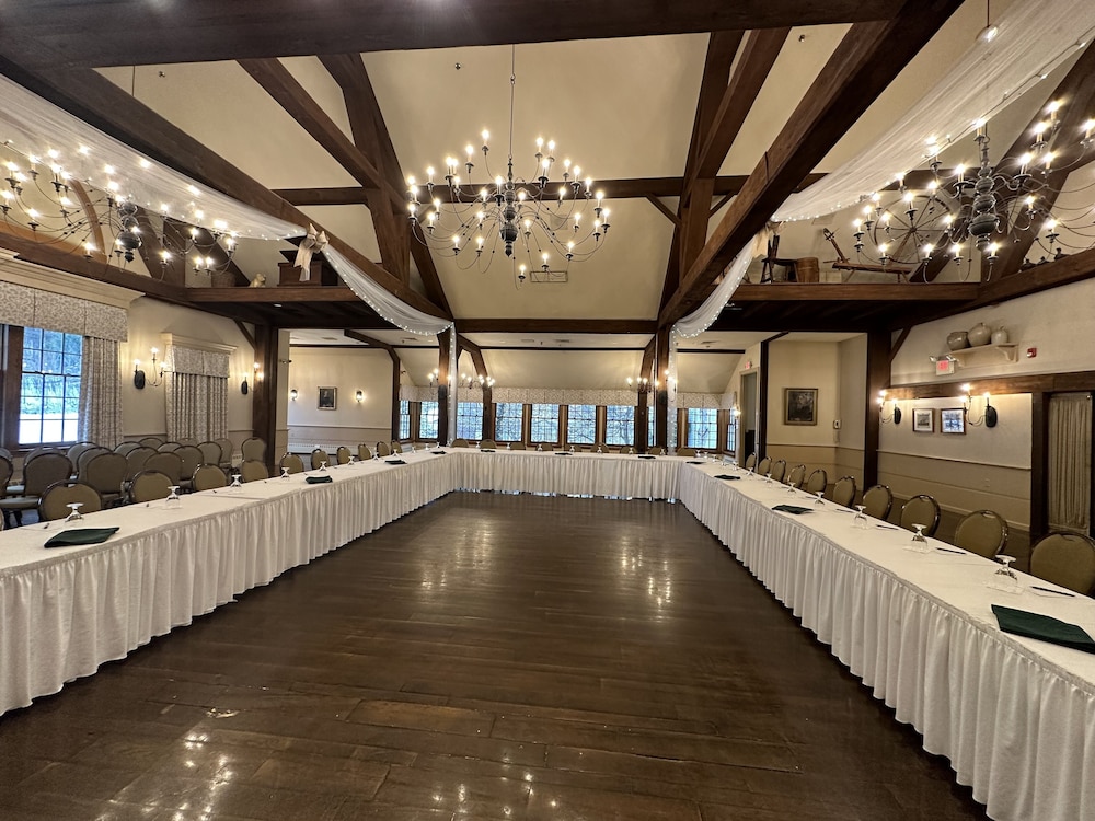 Publick House Historic Inn And Country Motor Lodge 7/49