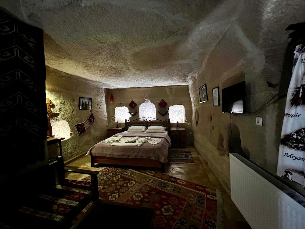 ROMANTIC, DOUBLE BED