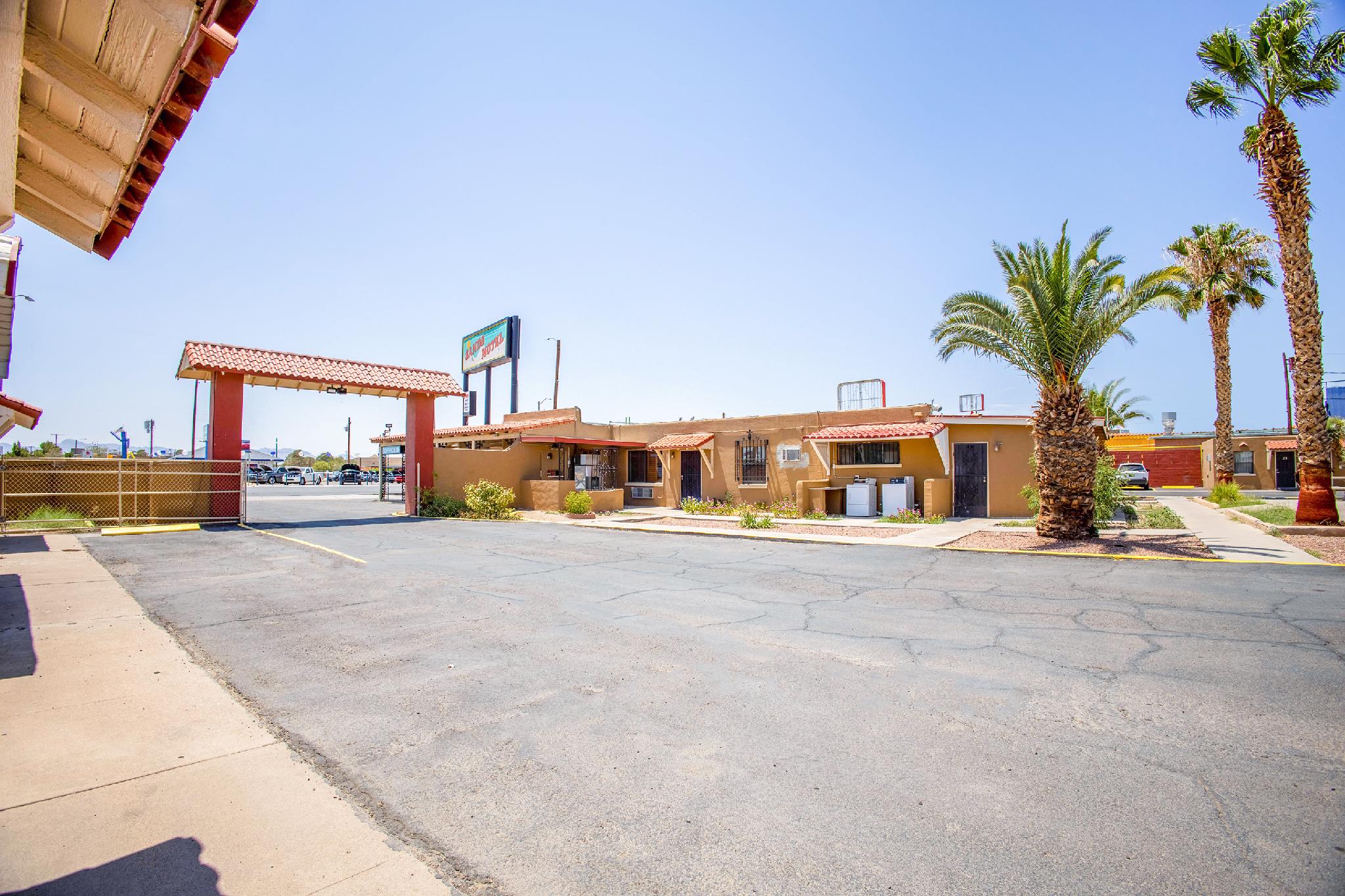 Room Assigned on Arrival, Sands Motel By OYO El Paso near Airport 2/2