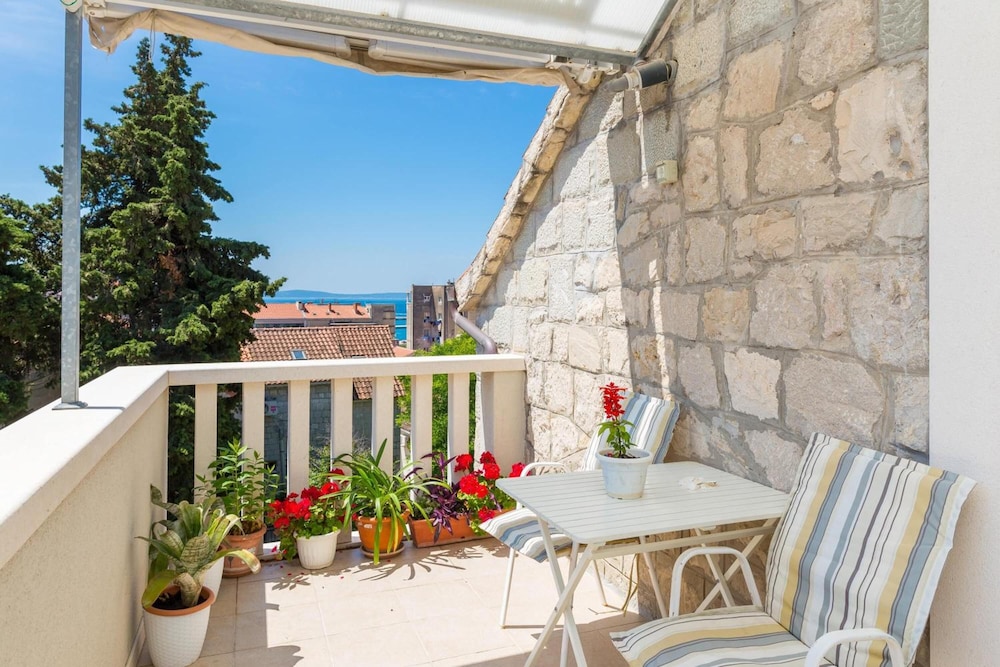 Split Center Suites 54/66