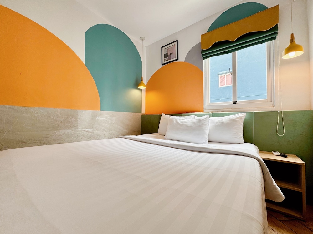 Superior, Queen Bed