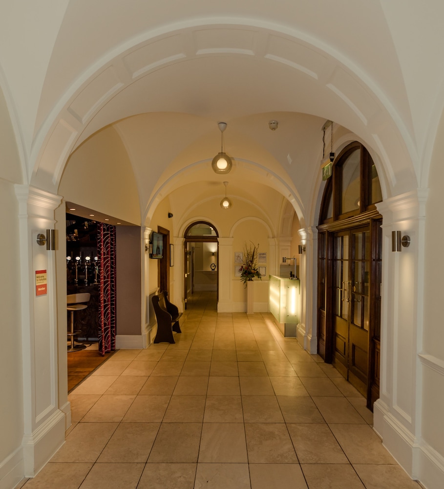 LEOPOLD HOTEL 6/50