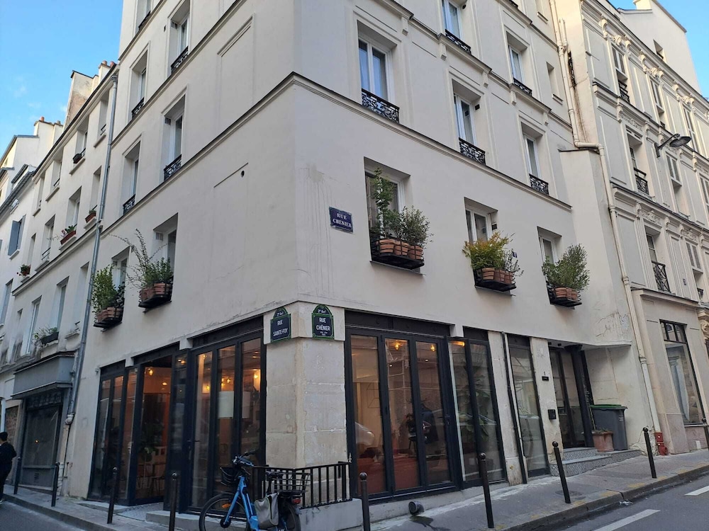 Hotel Lucien 32/43