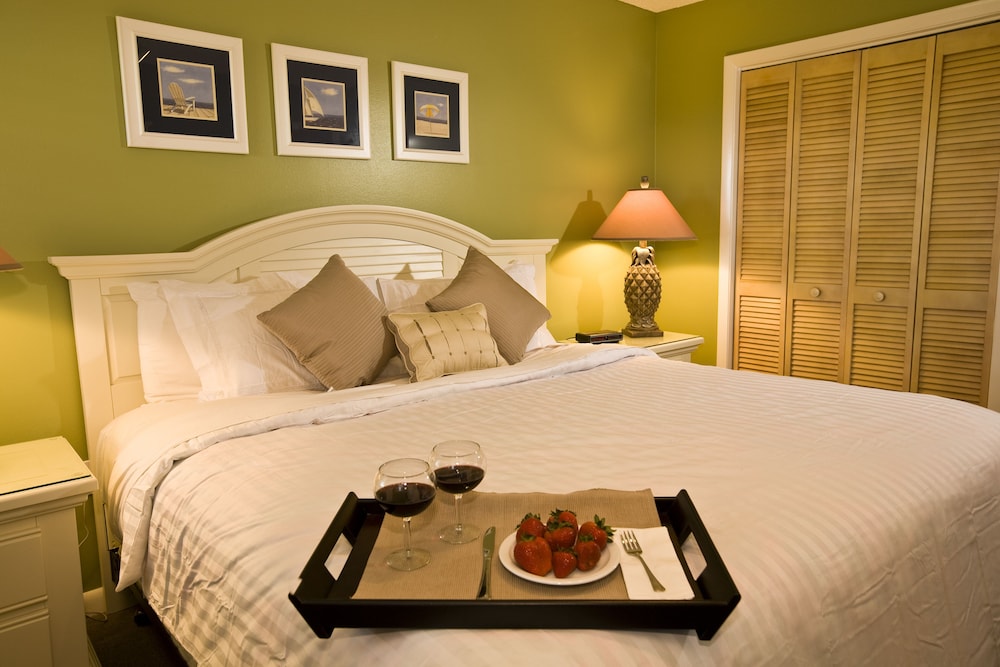Ocean Pointe Suites Hotel 13/38
