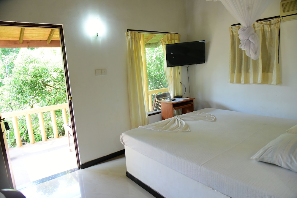 BASIC, DOUBLE BED, GARDEN VIEW
