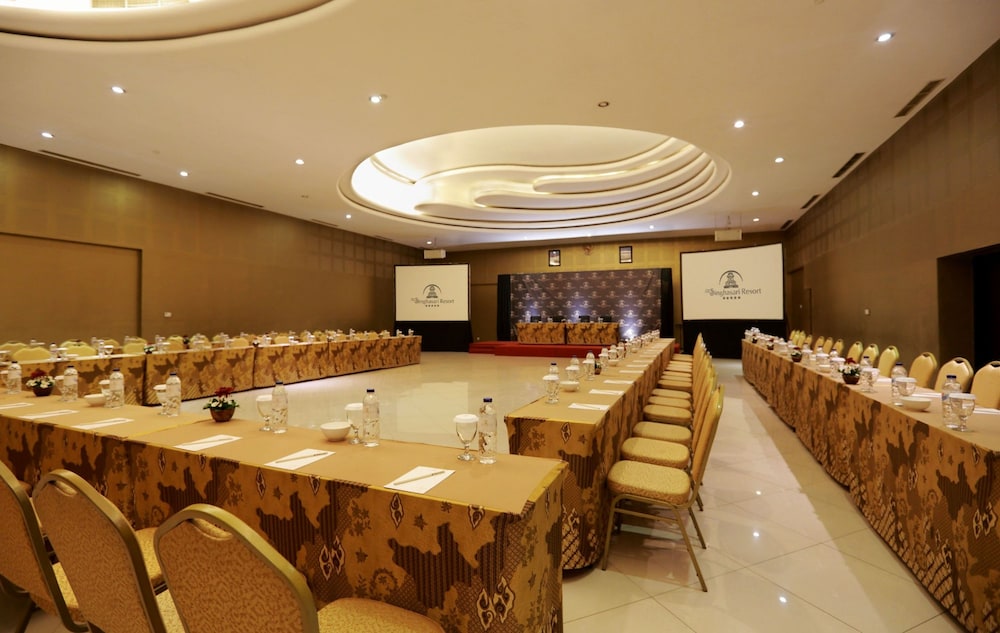 The Singhasari Resort 69/77