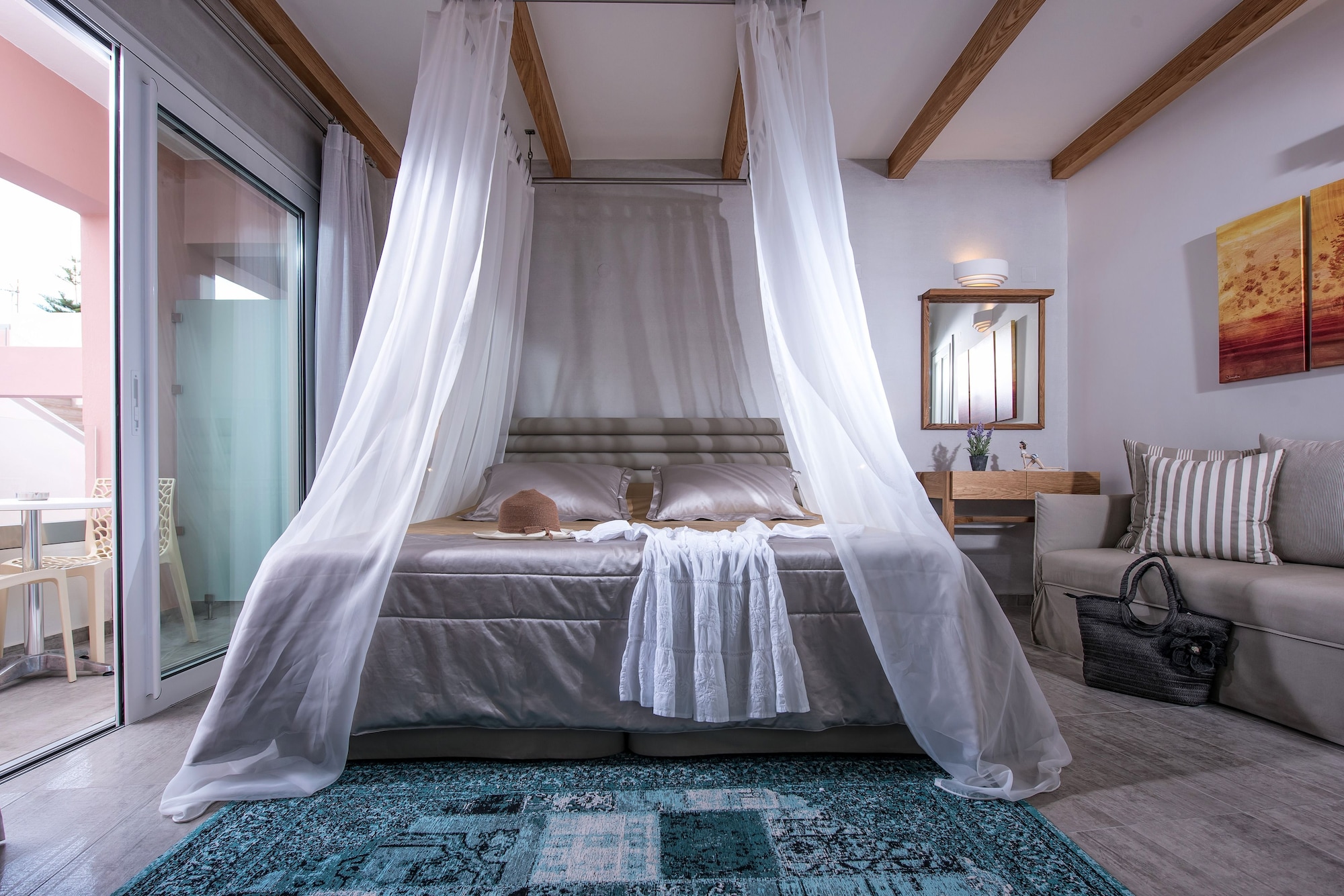 SUITE, KING BED