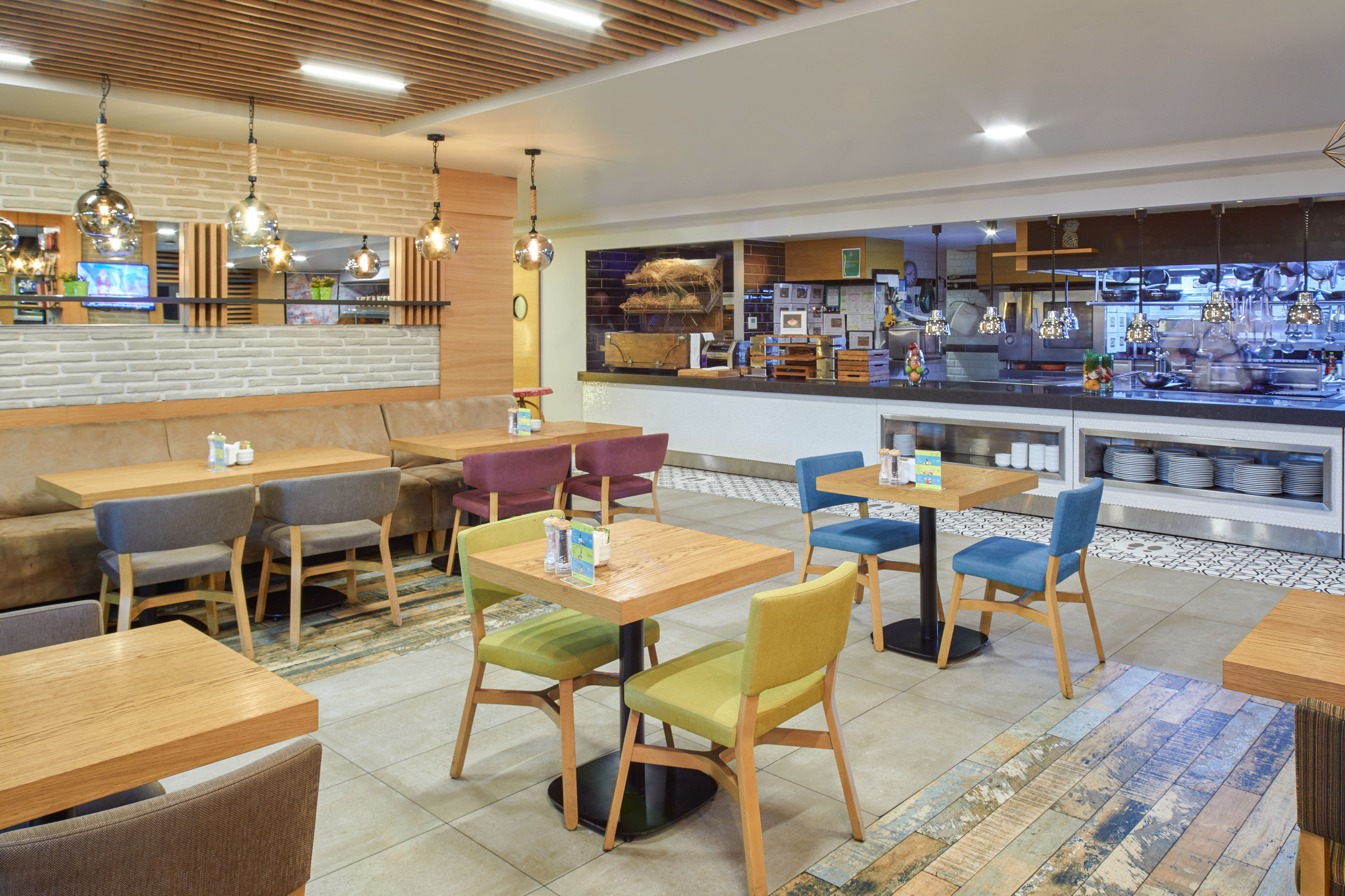 HOLIDAY INN ISTANBUL - KADIKOY 66/78