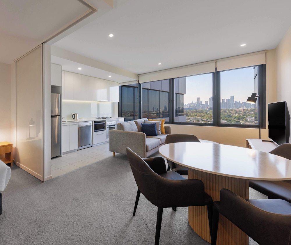 Oaks Melbourne Flemington Suites 17/46