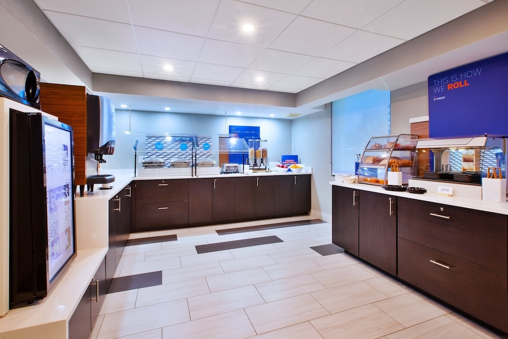 Holiday Inn Express Fairfax - Arlington Boulevard 15/44