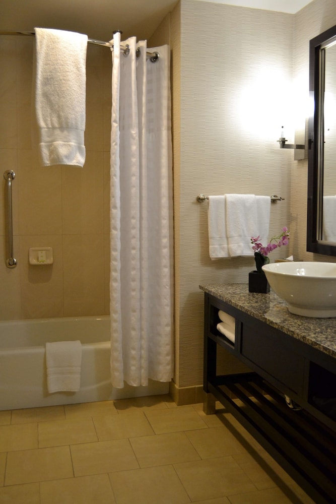Embassy Suites Palmdale 22/63