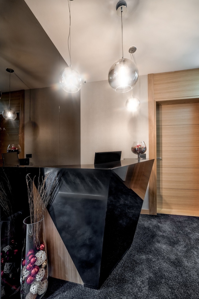 Black Pearl Luxury Suites 23/44