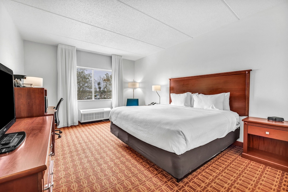 غرفة بسرير كينج، FAIRFIELD INN AND SUITES LUMBERTON 3/10