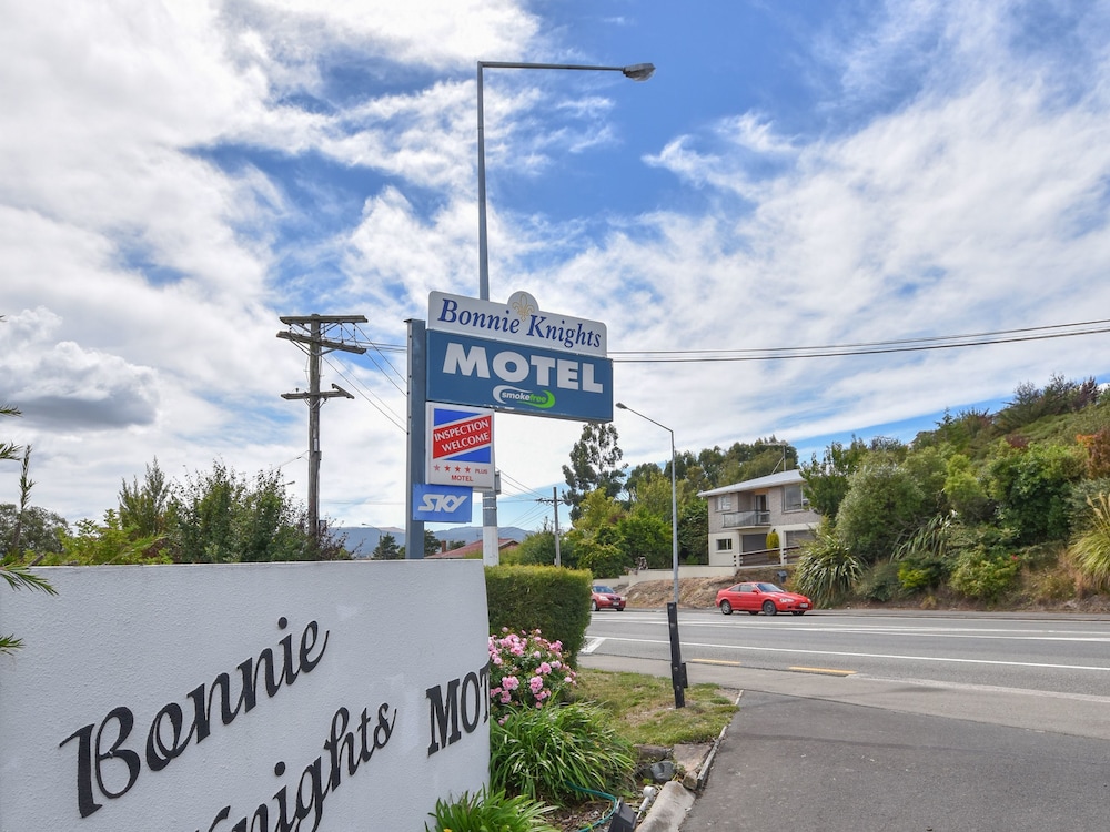 Bonnie Knights Motel 44/52
