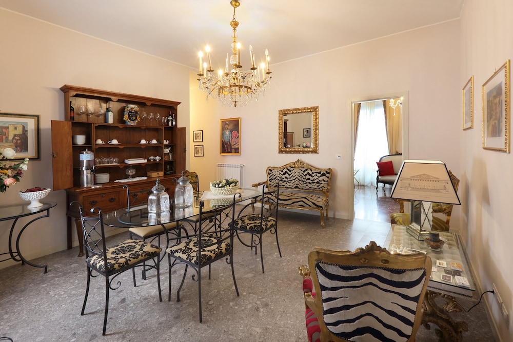 Porta Di Mezzo Luxury B And B 25/38