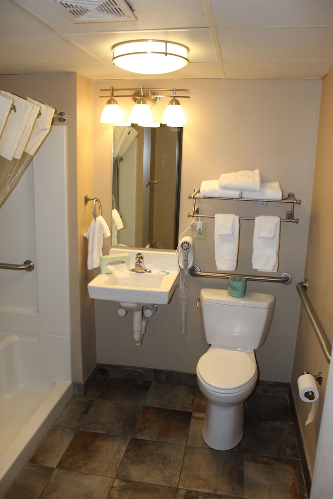 Lamplighter Inn Suites South 23/51