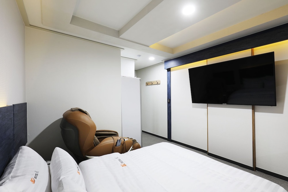 Hotel K 12/29