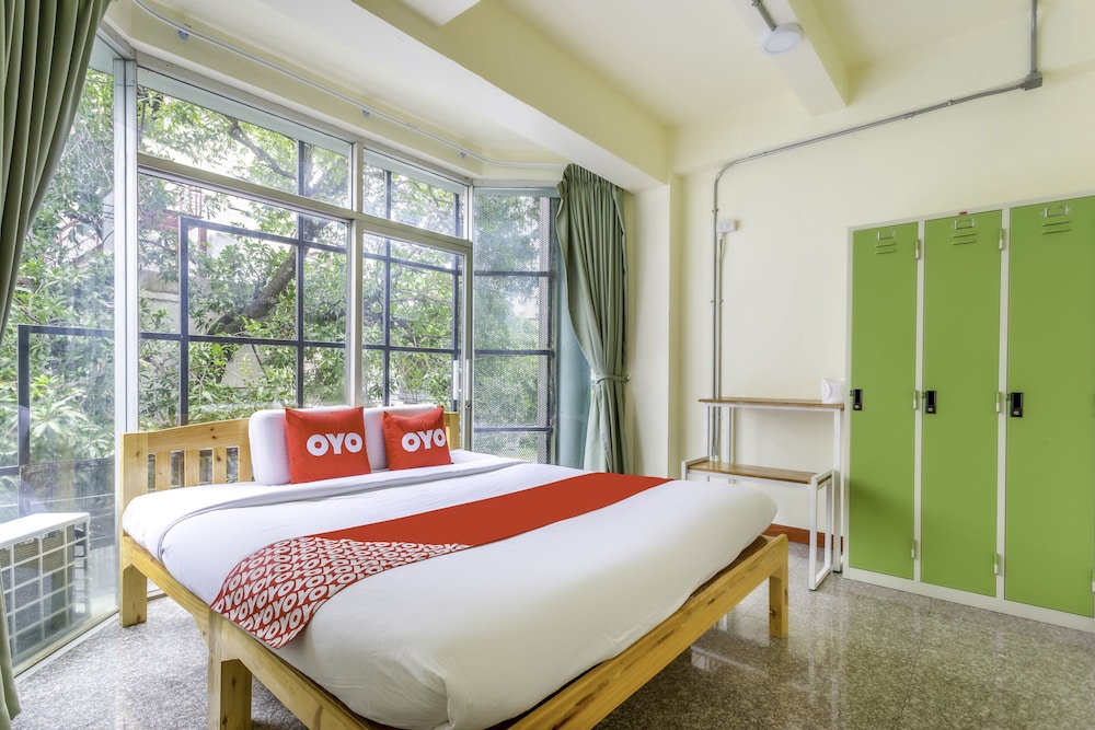 غرفة بريميوم بسرير مزدوج بحمام مشترك، OYO 928 Leaf Hostel 2/3
