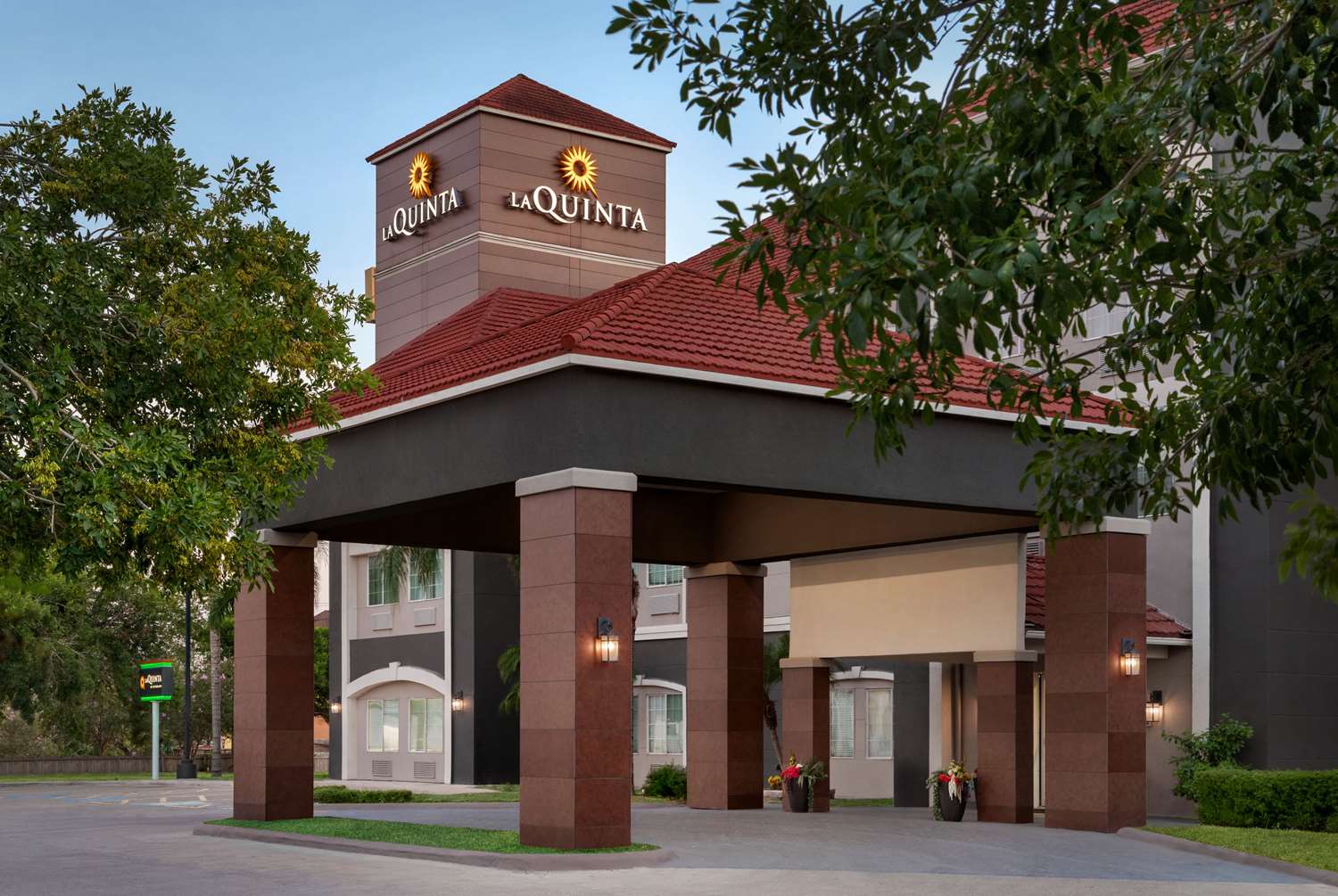 La Quinta Inn & Suites by Wyndham Brownsville North 1/27