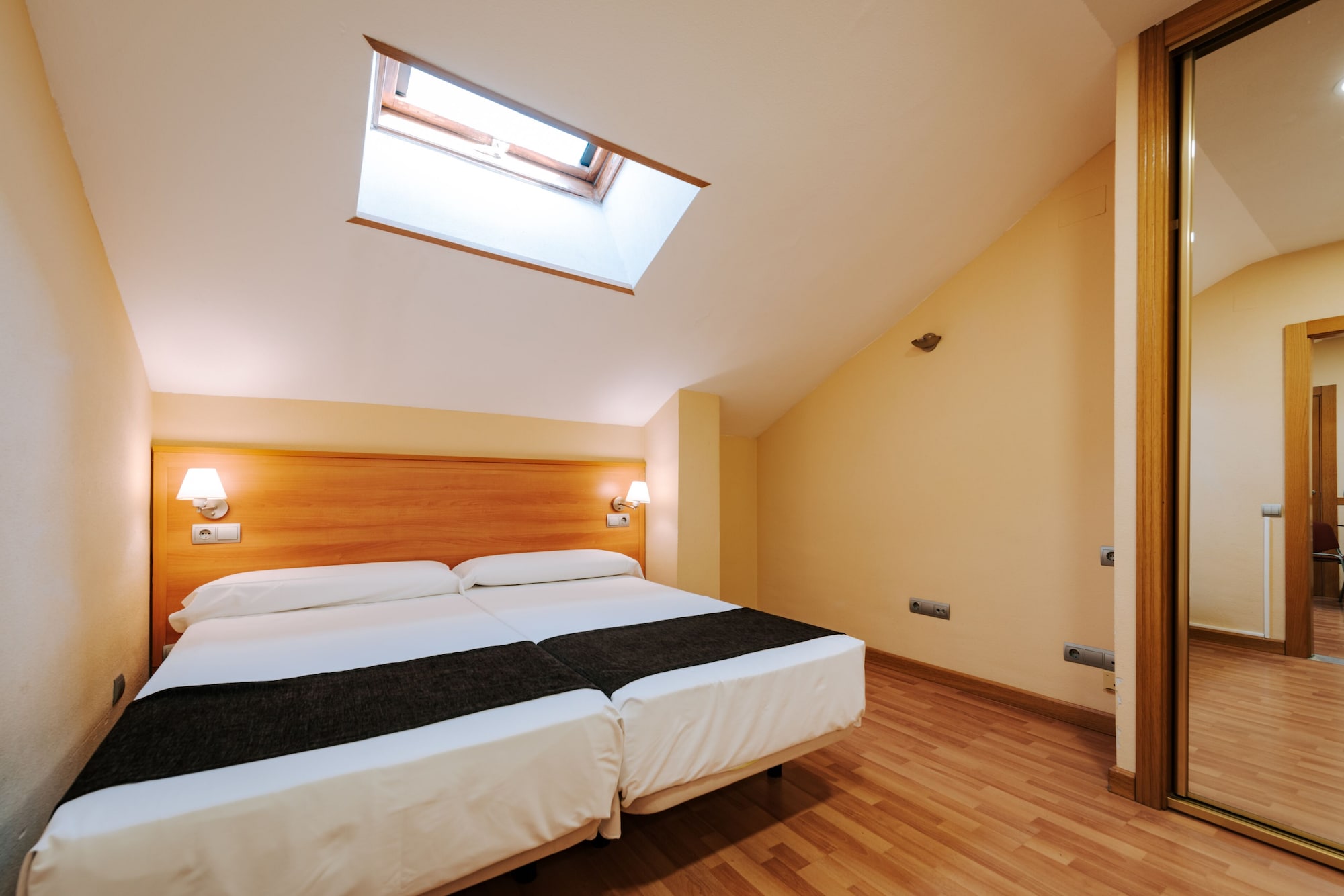 1 BEDROOM, APARTMENT, TWIN BEDS