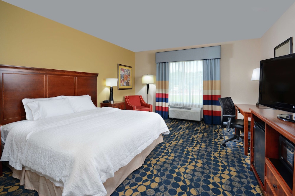 Hampton Inn & Suites Huntersville 16/37