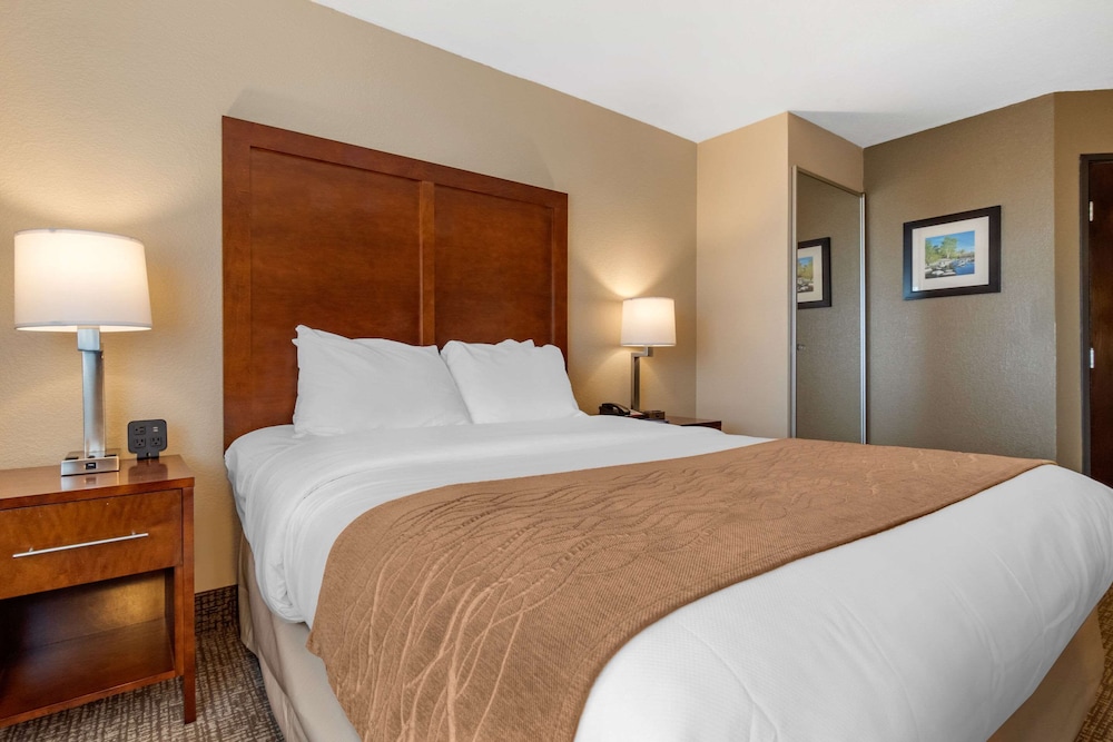 Comfort Inn & Suites South Hill I-85 7/22