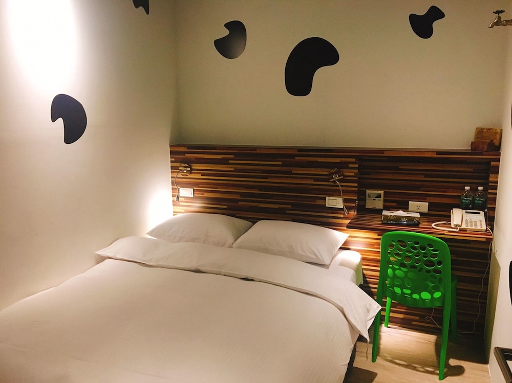 R10 Eco Hotel 18/50