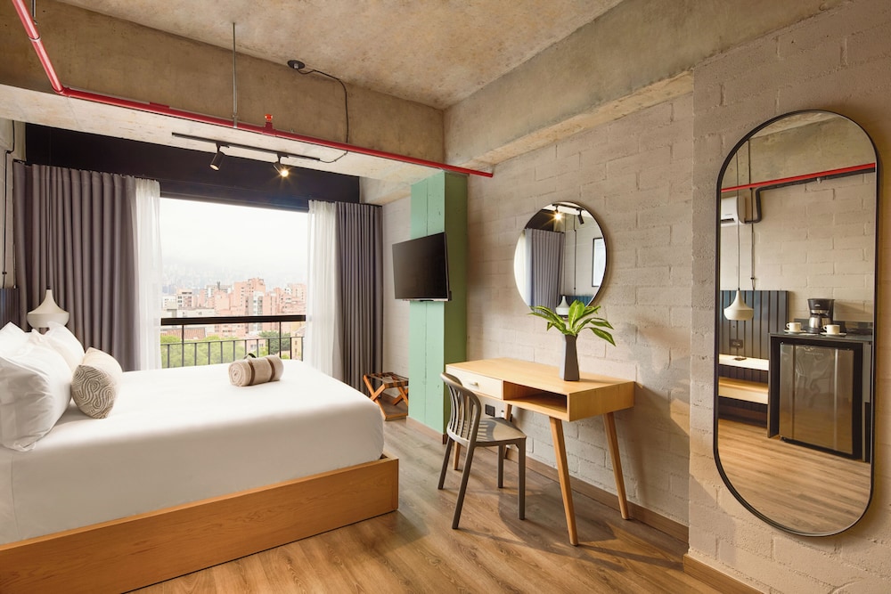 Urbit Social Lofts 17/35