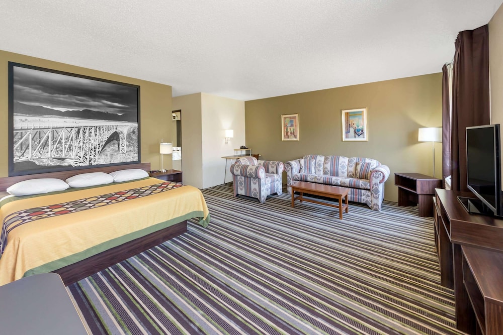 Super 8 By Wyndham Roswell 18/34