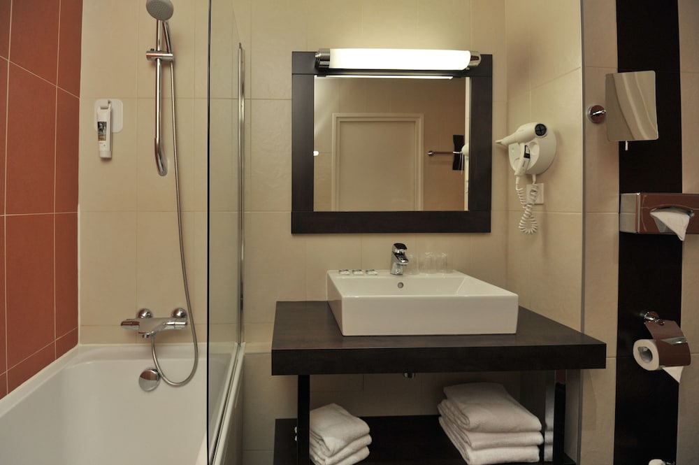 Mercure Maurepas Saint Quentin 69/70