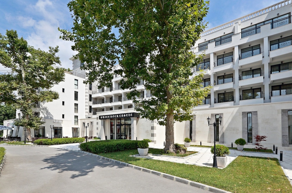 White Rock Castle Suite Hotel & Spa 44/47